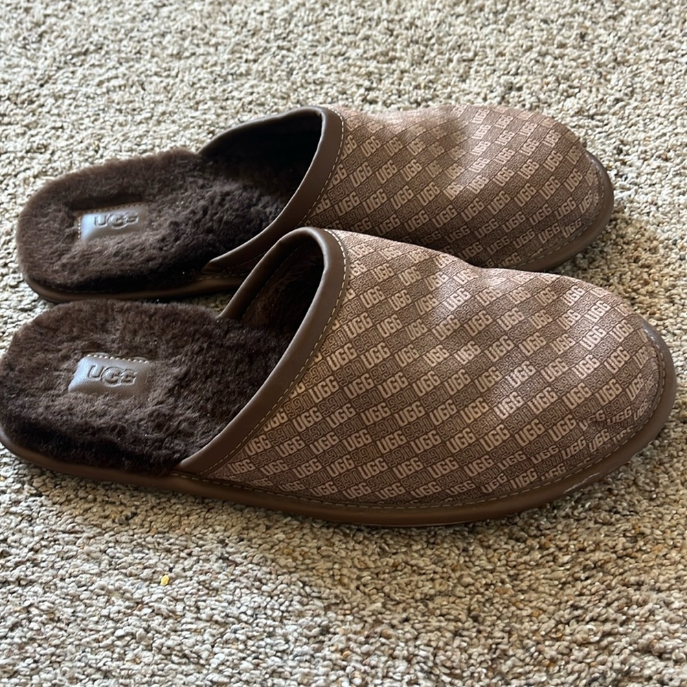 Men’s UGG slippers slip ons brown